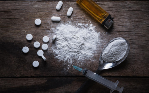 Arrestata 38enne con 21 dosi di crack e cocaina durante un controllo