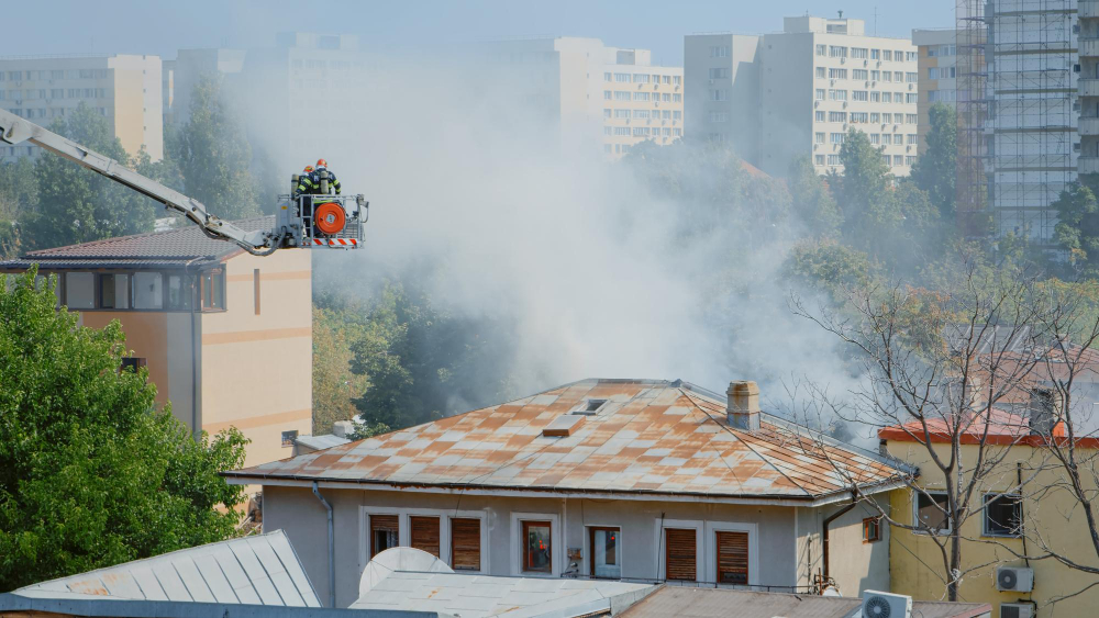 Incendio sulla Cimina a Ronciglione, strada chiusa per intervento