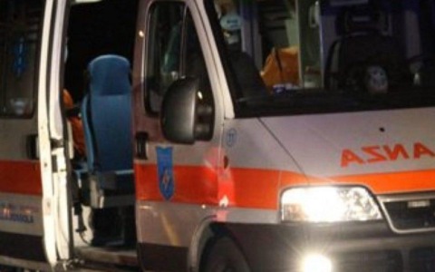Incidente sulla Sammartinese: auto cappotta, giovane ferito