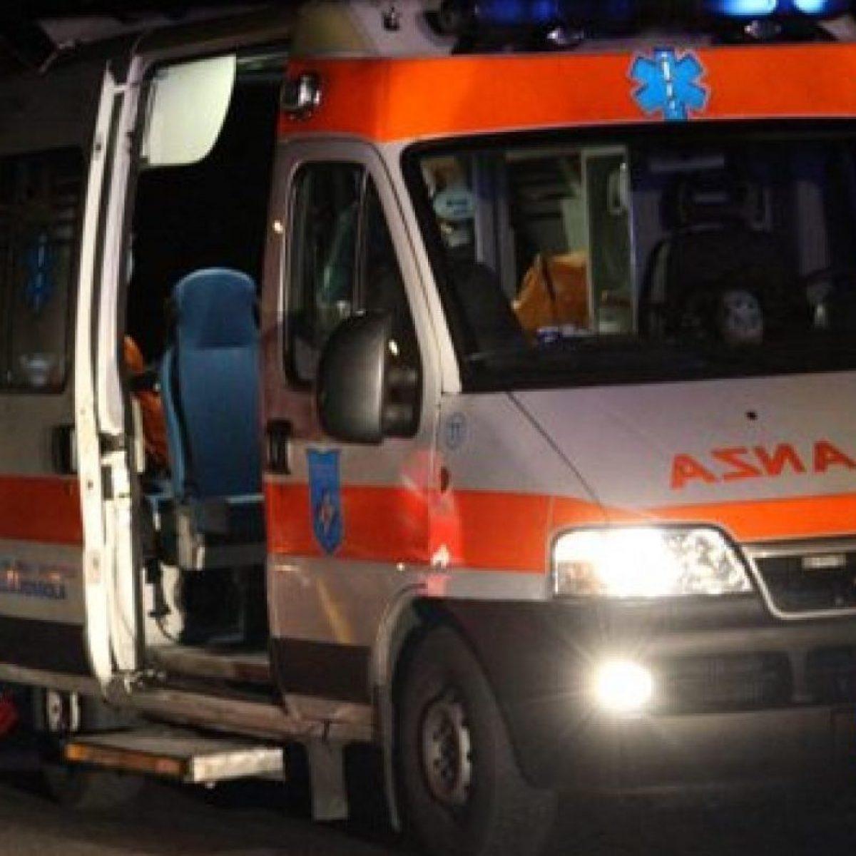 Incidente sulla Sammartinese: auto cappotta, giovane ferito