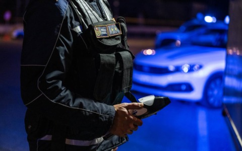 Donna di 72 anni trovata morta a Tarquinia con una pistola accanto