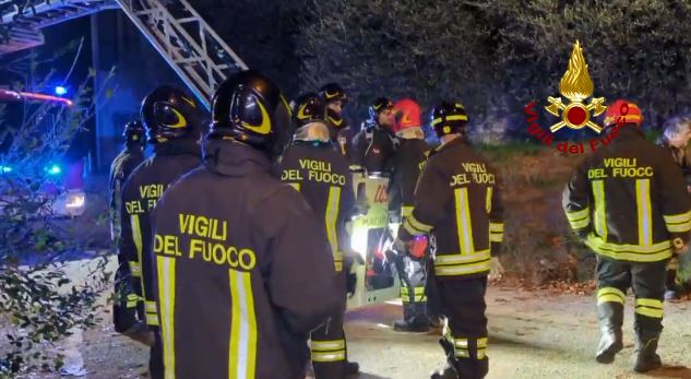 Calcinacci da una palazzina, area messa in sicurezza