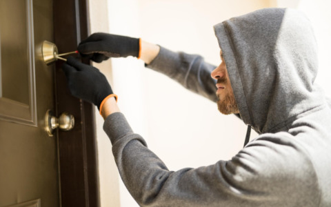 Studente derubato nel sottopassaggio di Porta della Verità